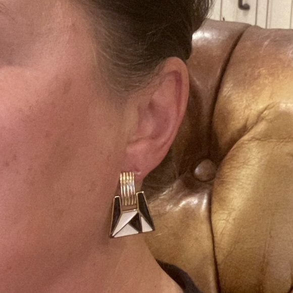 Trifari vintage Art Deco design clip on earrings, 1980’s era - Picture 9 of 12